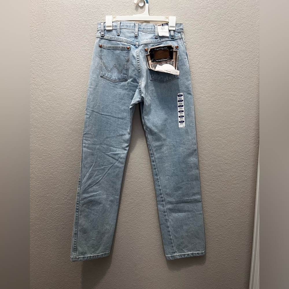 Wrangler Women’s Light Wash Slim Fit Cowboy Cut Jeans Size 9 x 32 Cowboy Carter - Picture 7 of 8